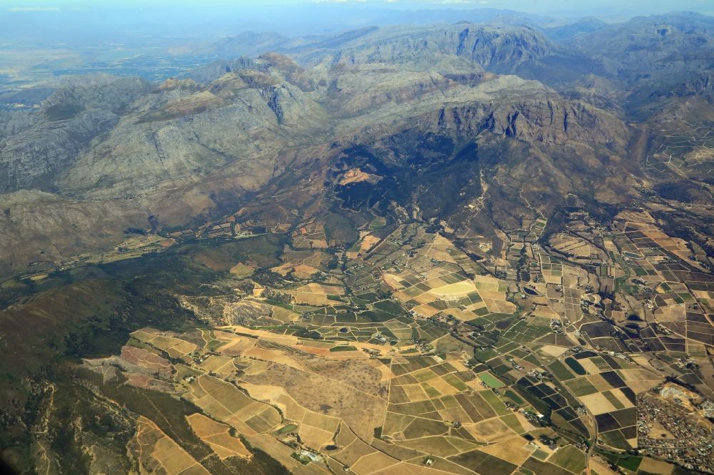 Luftaufnahme Wellington - Agrarlandschaft mit Weinanbau in Wellington in der Gemeinde Drakenstein im Distrikt Cape Winelands in der Provinz Westkap, Südafrika