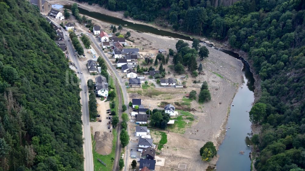 Luftaufnahme Ahrbrück - Ahrbrück nach der Hochwasserkatastrophe im Ahrtal diesen Jahres im Bundesland Rheinland-Pfalz, Deutschland