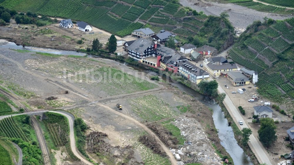 Luftbild Mayschoß - Ahrverlauf bei Mayschoß Lochmühle nach der Hochwasserkatastrophe im Ahrtal diesen Jahres im Bundesland Rheinland-Pfalz, Deutschland