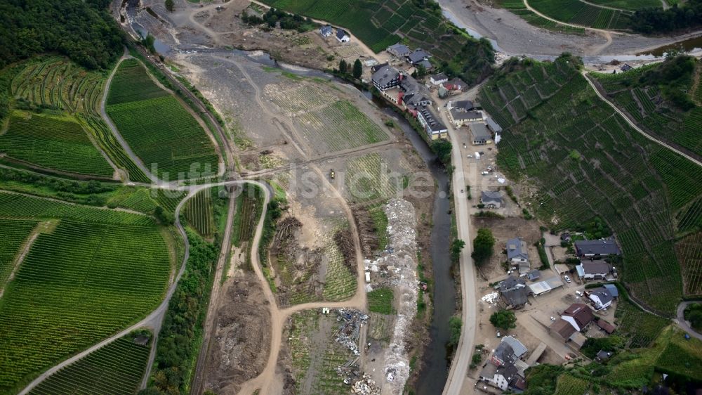 Luftbild Mayschoß - Ahrverlauf bei Mayschoß Lochmühle nach der Hochwasserkatastrophe im Ahrtal diesen Jahres im Bundesland Rheinland-Pfalz, Deutschland