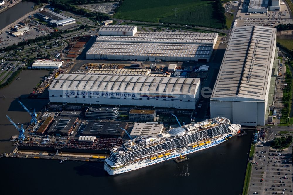 Papenburg von oben - AIDAcosma im Bau in der Meyer Werft in Papenburg im Bundesland Niedersachsen, Deutschland