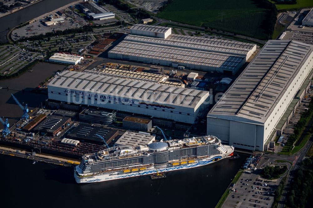 Luftbild Papenburg - AIDAcosma im Bau in der Meyer Werft in Papenburg im Bundesland Niedersachsen, Deutschland