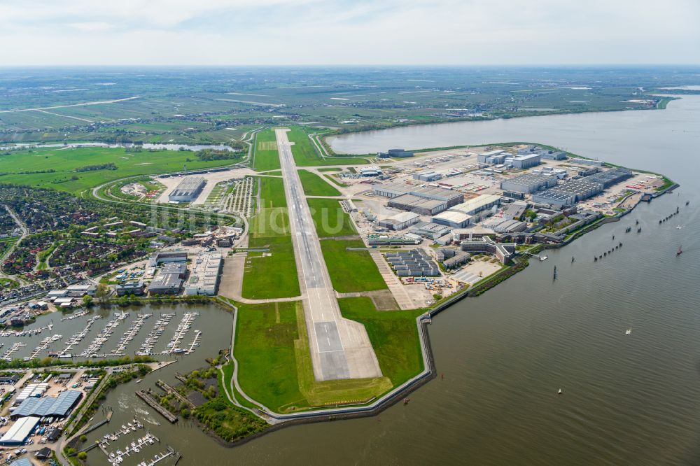 Luftaufnahme Hamburg - Airbus Produktionsgelände und Landebagn des Werksflughafen Finkenwerder in Hamburg