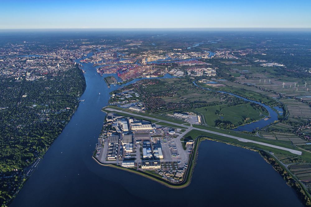 Hamburg aus der Vogelperspektive: Airbus Produktionsgelände und Werksflughafen Finkenwerder in Hamburg