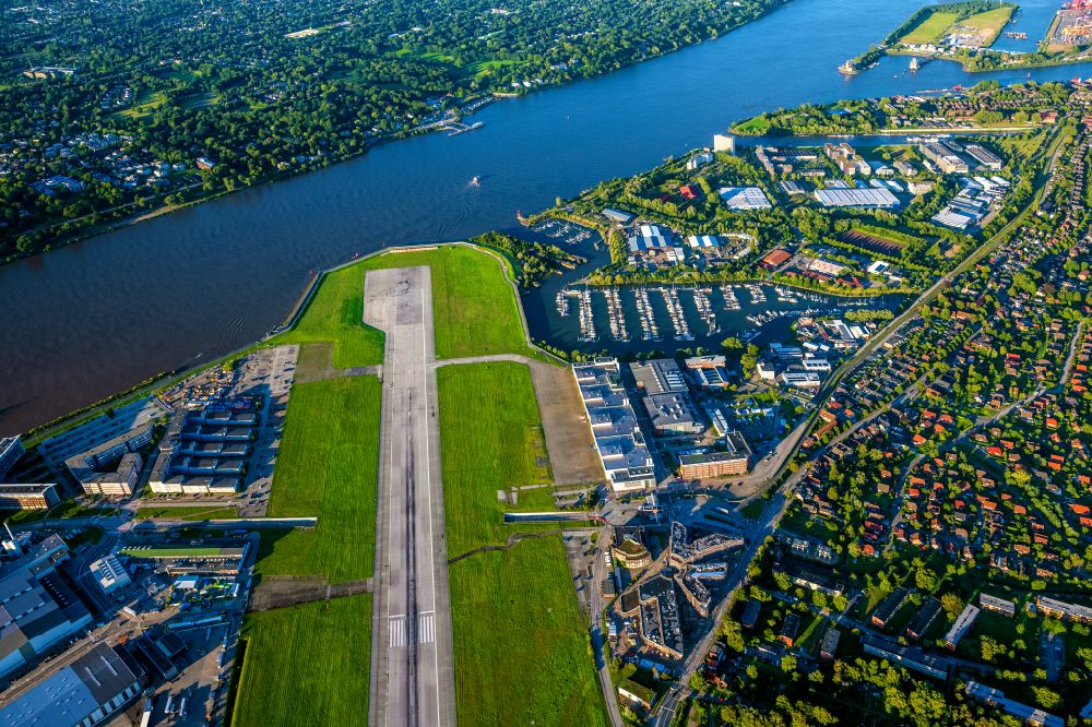 Luftbild Hamburg - Airbus Produktionsgelände und Werksflughafen Finkenwerder in Hamburg