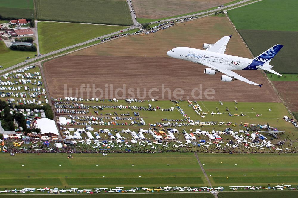 Luftaufnahme Tannheim / Tannkosh - Airbus A380 im tiefen Überflug über dem Flugplatz Tannheim / Tannkosh 2011