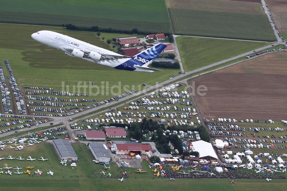 Luftbild Tannheim / Tannkosh - Airbus A380 im tiefen Überflug über dem Flugplatz Tannheim / Tannkosh 2011