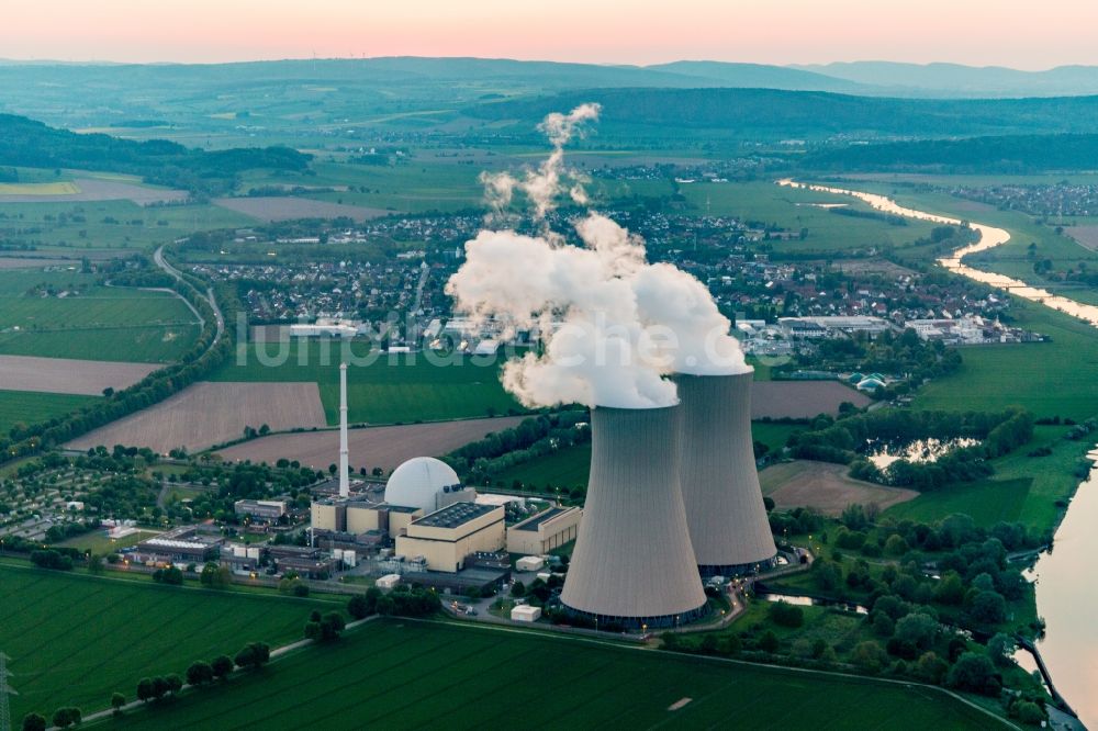 Grohnde von oben - AKW - KKW Atomkraftwerk - Kernkraftwerk Grohnde an der Weser in Grohnde im Bundesland Niedersachsen, Deutschland