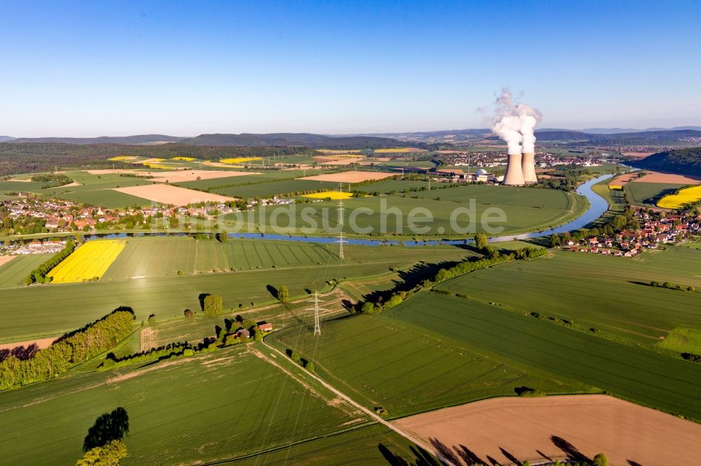 Grohnde aus der Vogelperspektive: AKW - KKW Atomkraftwerk - Kernkraftwerk Grohnde an der Weser in Grohnde im Bundesland Niedersachsen, Deutschland