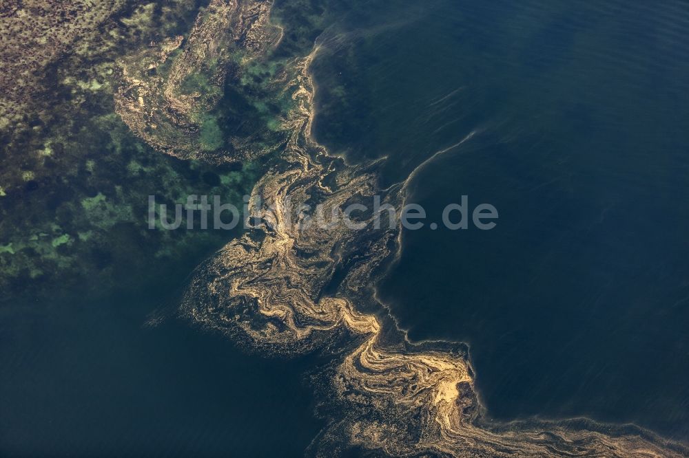 Luftbild Humble - Algenblüte auf der Ostsee zwischen den Inseln Aeroe und Langeland in Humble in Syddanmark, Dänemark