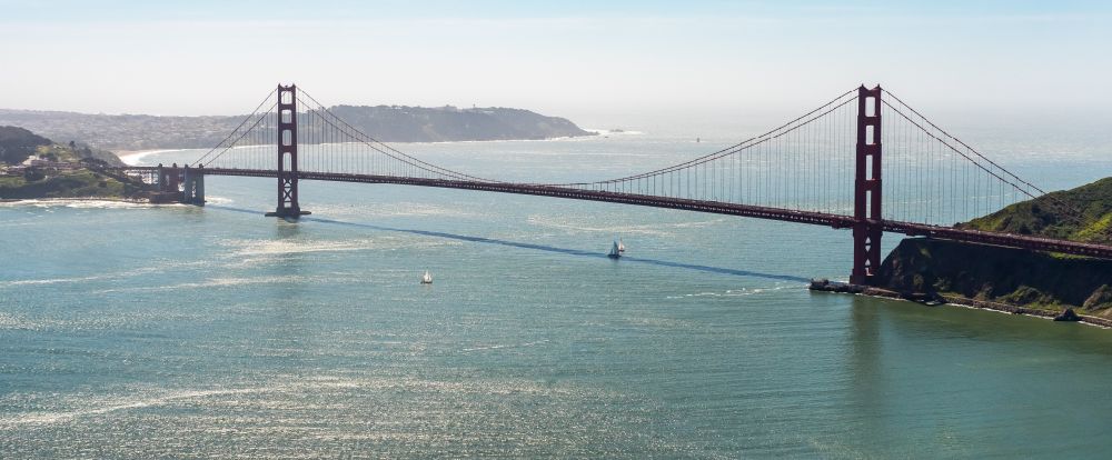 Luftbild San Francisco - Altbau- Brückenkomplex Golden Gate Bridge in San Francisco in Kalifornien, USA