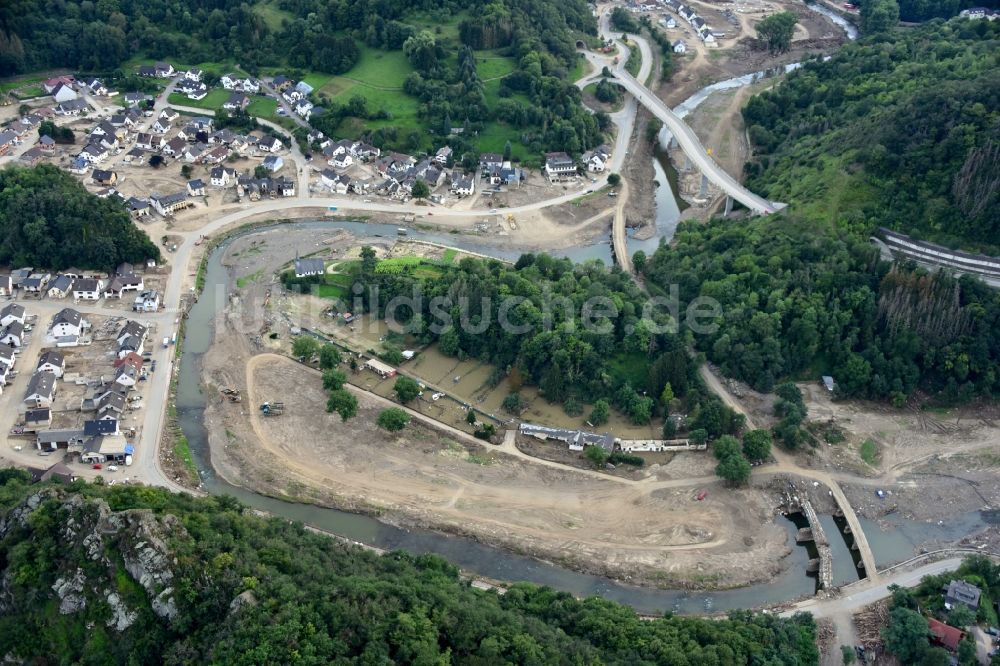 Luftaufnahme Altenahr - Altenburg (Ahr) nach der Hochwasserkatastrophe im Ahrtal diesen Jahres im Bundesland Rheinland-Pfalz, Deutschland