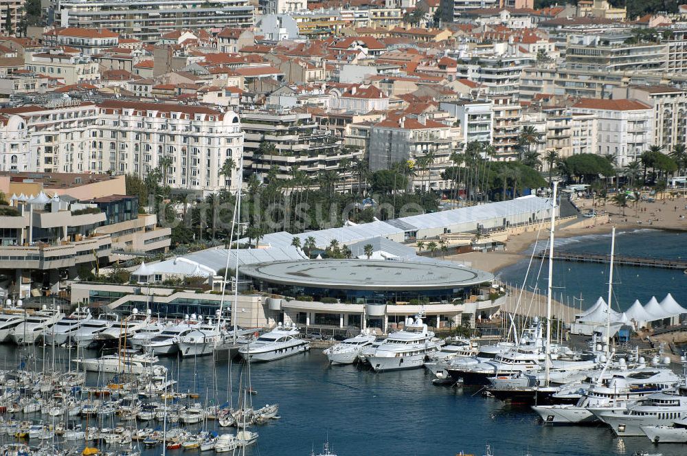 Luftbild Cannes - Alter Hafen und Palais de Festivals et des Congrès von Cannes in Frankreich