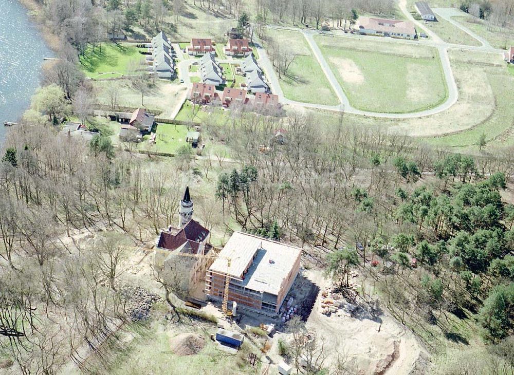 Luftaufnahme Wendisch-Rietz / Brandenburg - Altes Landschloß unmittelbar gegenüber des Golfplatzes am Scharmützelsee in Wendisch-Riez