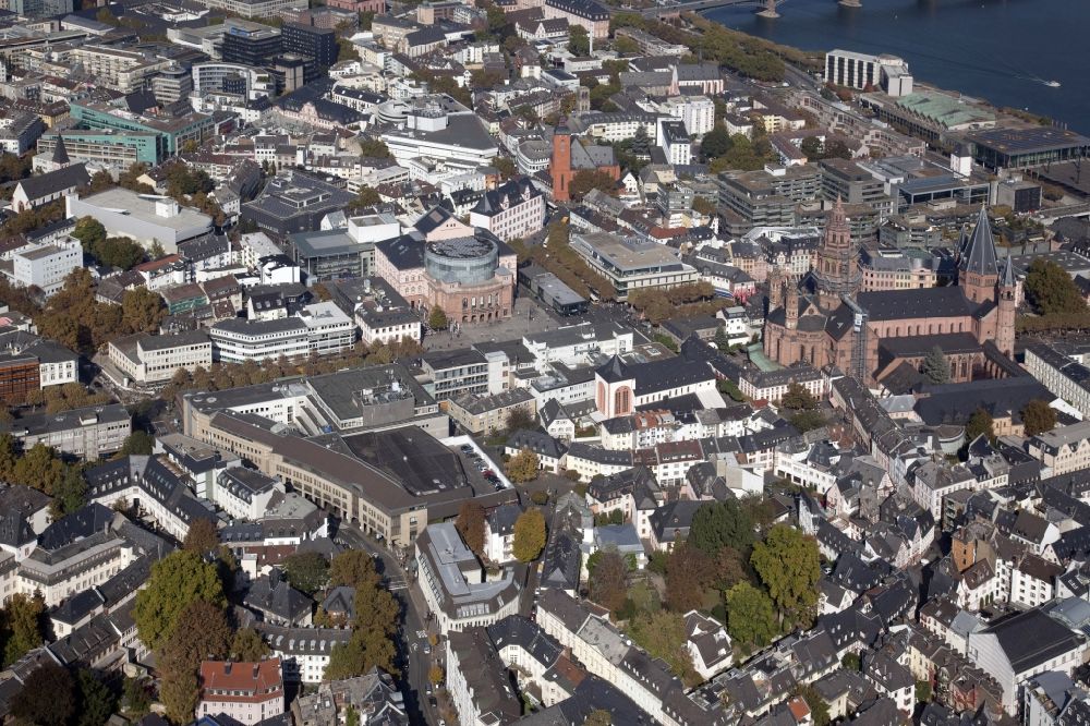 Luftaufnahme Mainz - Altstadt mit dem Mainzer Dom in Mainz im Bundesland Rheinland-Pfalz
