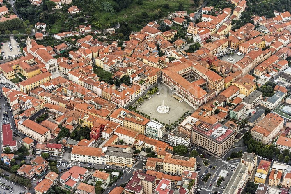 Luftbild Massa - Altstadt in Massa in Italien