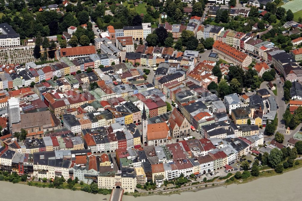 Luftaufnahme Wasserburg am Inn - Altstadt und Zentrum der Halbinsel von Wasserburg am Inn im Bundesland Bayern
