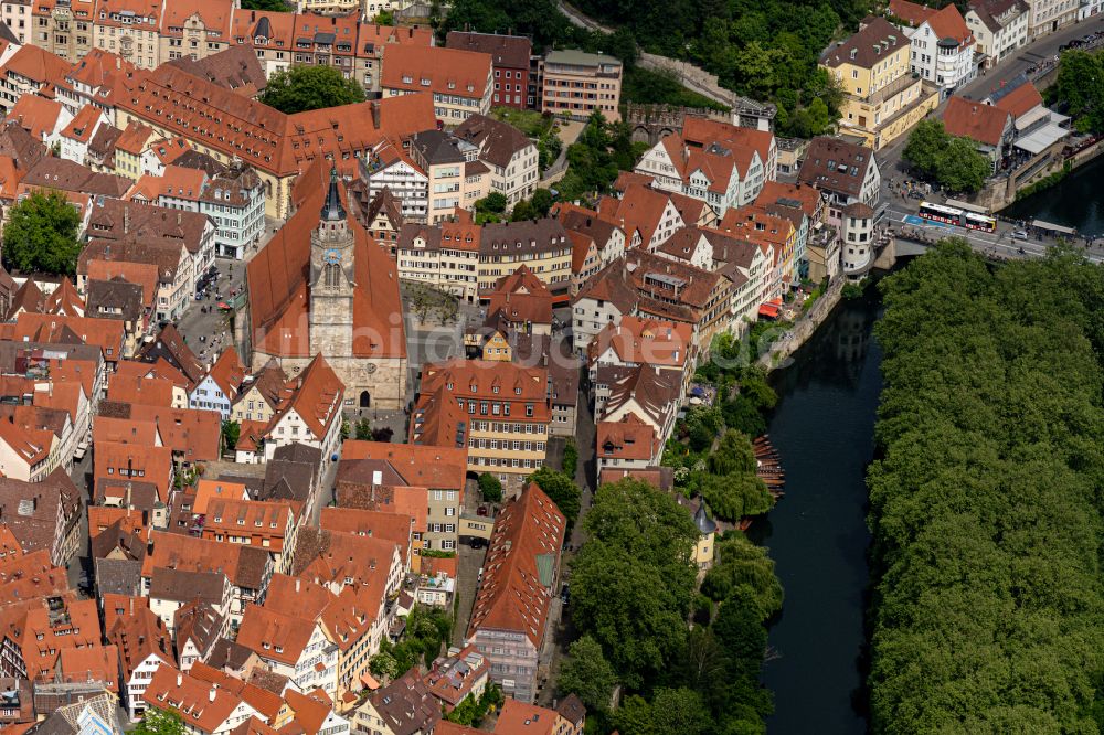 Tübingen von oben - Altstadtansicht am Ufer des Flußverlaufes Neckar in Tübingen im Bundesland Baden-Württemberg, Deutschland