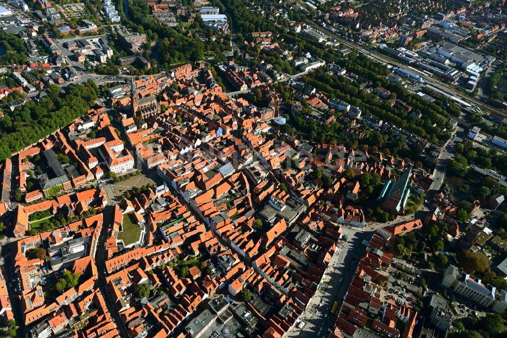 Lüneburg von oben - Altstadtbereich und Innenstadt in Lüneburg im Bundesland Niedersachsen, Deutschland
