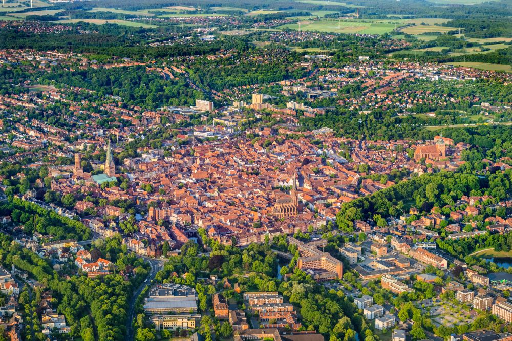 Luftaufnahme Lüneburg - Altstadtbereich und Innenstadt in Lüneburg im Bundesland Niedersachsen, Deutschland