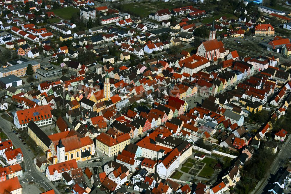 Mindelheim aus der Vogelperspektive: Altstadtbereich und Innenstadt in Mindelheim im Bundesland Bayern, Deutschland