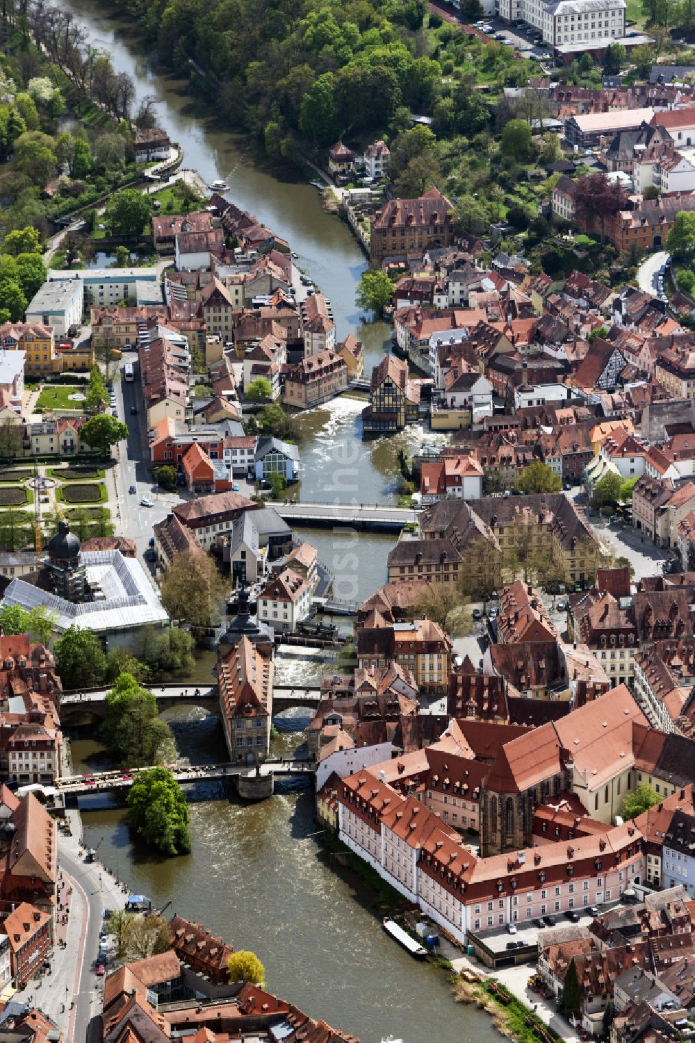 Bamberg aus der Vogelperspektive: Altstadtbereich und Innenstadtzentrum mit dem Alten Rathaus Bamberg in Bamberg im Bundesland Bayern, Deutschland