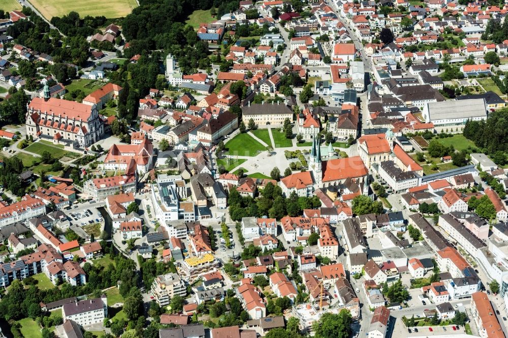 Luftaufnahme Altötting - Altstadtbereich und Innenstadtzentrum in Altötting im Bundesland Bayern, Deutschland