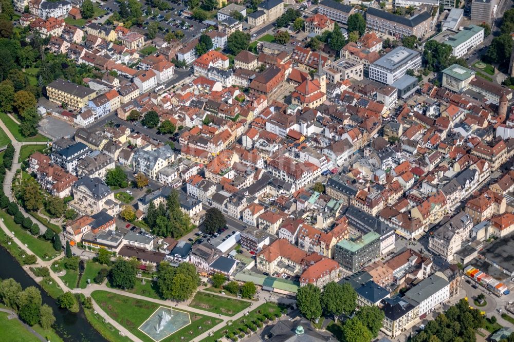 Bad Kissingen von oben - Altstadtbereich und Innenstadtzentrum in Bad Kissingen im Bundesland Bayern, Deutschland