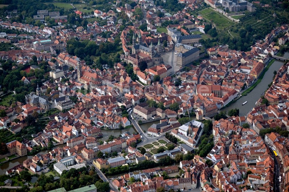 Bamberg aus der Vogelperspektive: Altstadtbereich und Innenstadtzentrum in Bamberg im Bundesland Bayern, Deutschland