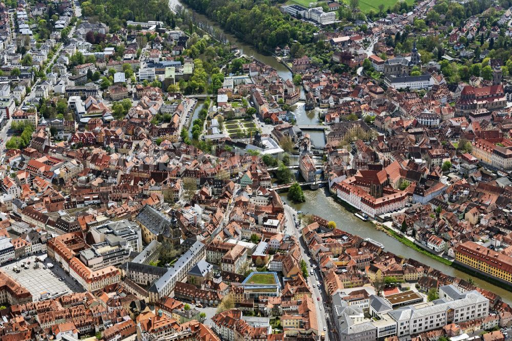 Bamberg von oben - Altstadtbereich und Innenstadtzentrum in Bamberg im Bundesland Bayern, Deutschland