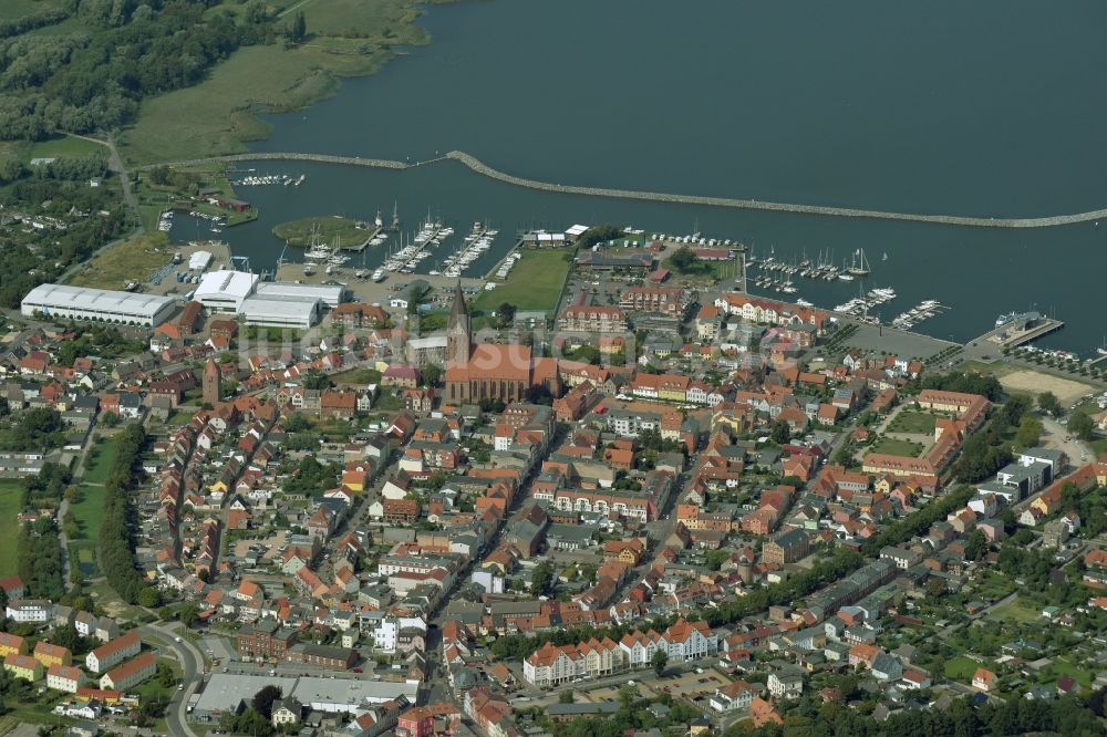Barth von oben - Altstadtbereich und Innenstadtzentrum in Barth im Bundesland Mecklenburg-Vorpommern, Deutschland