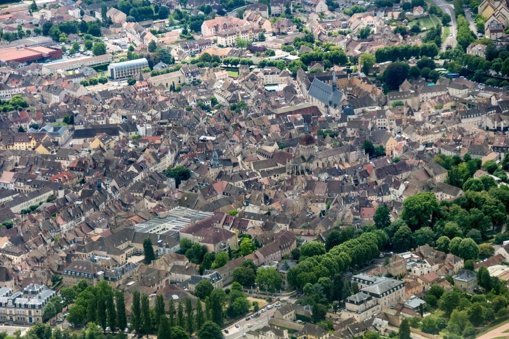 Luftbild Beaune - Altstadtbereich und Innenstadtzentrum in Beaune in Bourgogne Franche-Comte, Frankreich
