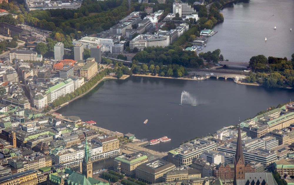 Luftaufnahme Hamburg - Altstadtbereich und Innenstadtzentrum mit Binnenalster und Fontaine in Hamburg, Deutschland