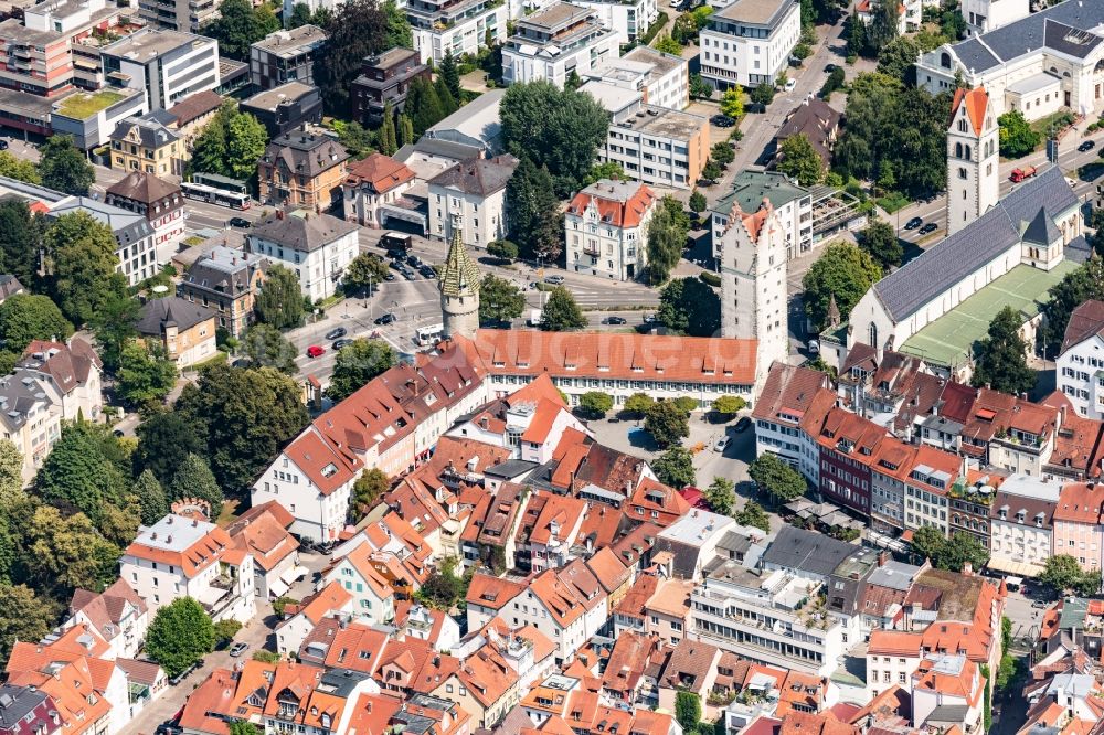 Ravensburg von oben - Altstadtbereich und Innenstadtzentrum mit Blick auf den Grünen Turm und das Frauentor in Ravensburg im Bundesland Baden-Württemberg, Deutschland