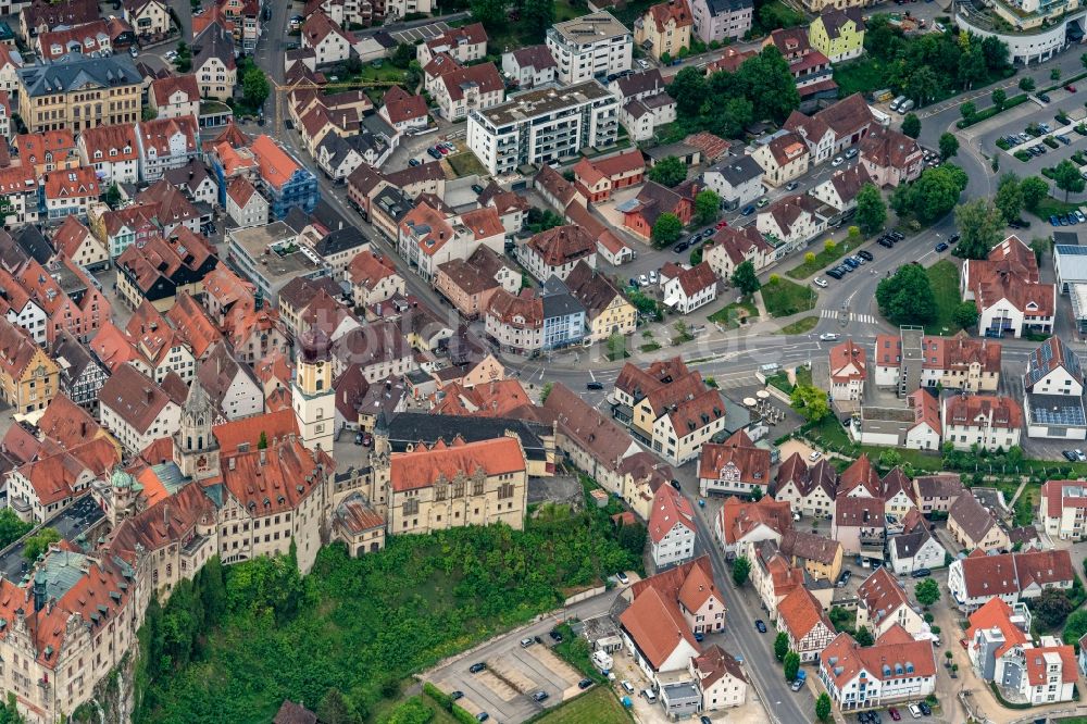 Sigmaringen von oben - Altstadtbereich und Innenstadtzentrum an der Burgstraße in Sigmaringen im Bundesland Baden-Württemberg, Deutschland