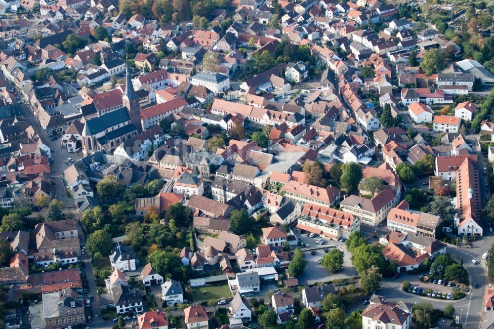 Luftaufnahme Deidesheim - Altstadtbereich und Innenstadtzentrum in Deidesheim im Bundesland Rheinland-Pfalz
