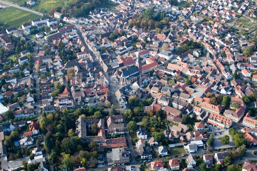 Deidesheim von oben - Altstadtbereich und Innenstadtzentrum in Deidesheim im Bundesland Rheinland-Pfalz