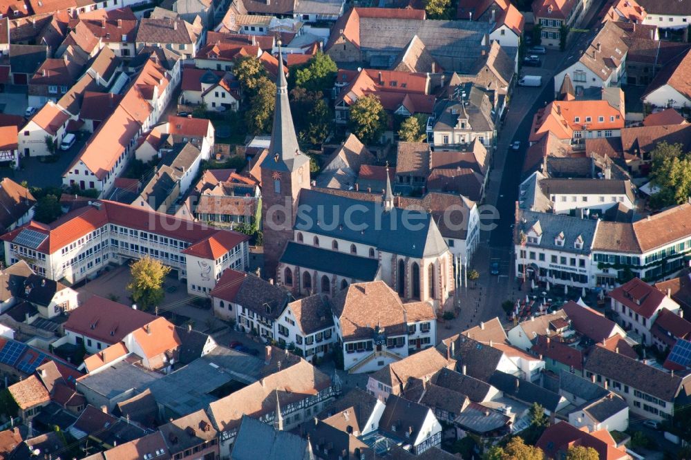 Luftaufnahme Deidesheim - Altstadtbereich und Innenstadtzentrum in Deidesheim im Bundesland Rheinland-Pfalz