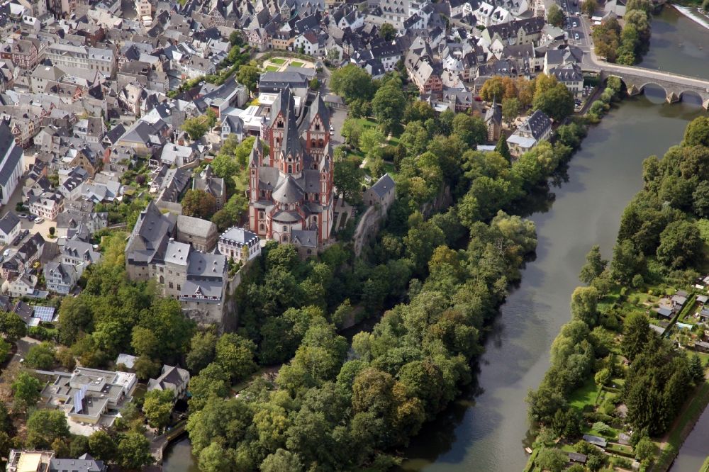 Limburg an der Lahn aus der Vogelperspektive: Altstadtbereich und Innenstadtzentrum mit dem Dom in Limburg an der Lahn im Bundesland Hessen