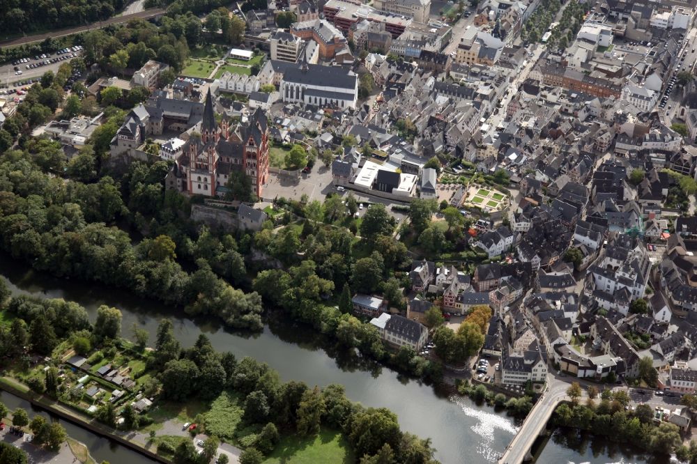Luftaufnahme Limburg an der Lahn - Altstadtbereich und Innenstadtzentrum mit dem Dom in Limburg an der Lahn im Bundesland Hessen
