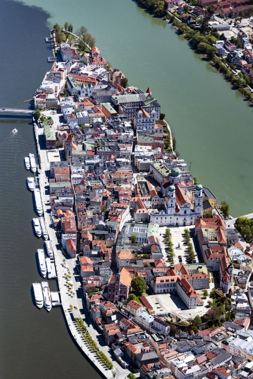 Passau von oben - Altstadtbereich und Innenstadtzentrum der Drei-Flüsse-Stadt in Passau im Bundesland Bayern, Deutschland
