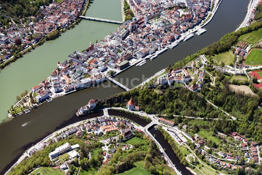 Luftbild Passau - Altstadtbereich und Innenstadtzentrum der Drei-Flüsse-Stadt in Passau im Bundesland Bayern, Deutschland