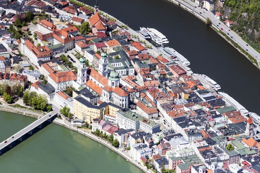 Luftbild Passau - Altstadtbereich und Innenstadtzentrum der Drei-Flüsse-Stadt in Passau im Bundesland Bayern, Deutschland