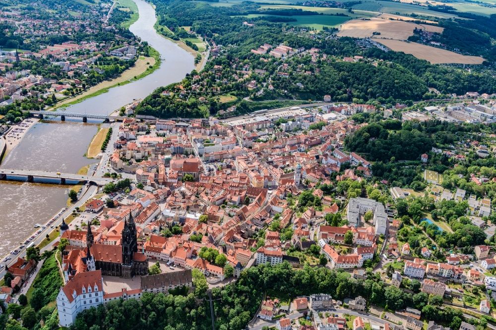 Luftaufnahme Meißen - Altstadtbereich und Innenstadtzentrum an der Elbe in Meißen im Bundesland Sachsen, Deutschland