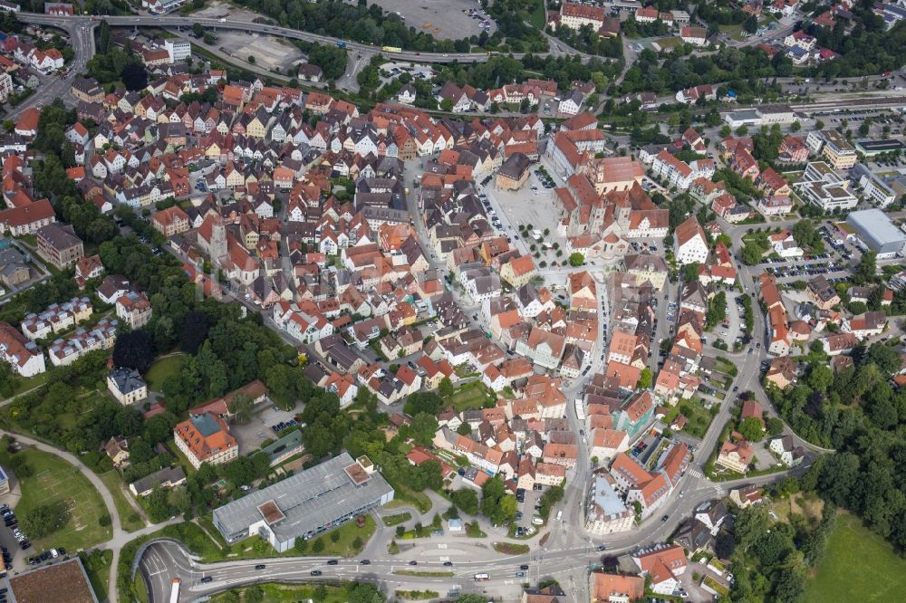 Luftaufnahme Ellwangen (Jagst) - Altstadtbereich und Innenstadtzentrum in Ellwangen (Jagst) im Bundesland Baden-Württemberg, Deutschland