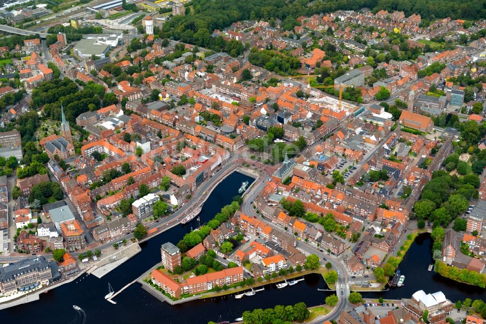 Luftaufnahme Emden - Altstadtbereich und Innenstadtzentrum in Emden im Bundesland Niedersachsen, Deutschland