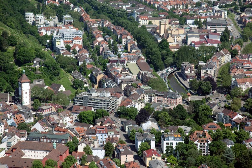 Freiburg im Breisgau aus der Vogelperspektive: Altstadtbereich und Innenstadtzentrum in Freiburg im Breisgau im Bundesland Baden-Württemberg