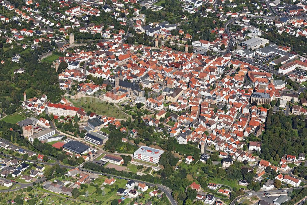 Fritzlar aus der Vogelperspektive: Altstadtbereich und Innenstadtzentrum in Fritzlar im Bundesland Hessen, Deutschland