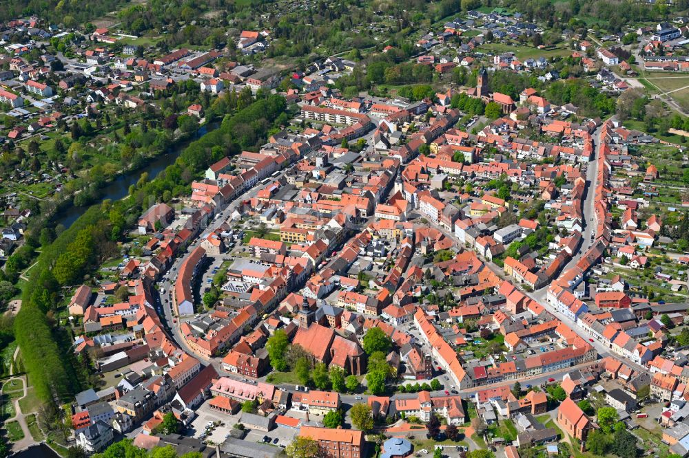 Hansestadt Gardelegen von oben - Altstadtbereich und Innenstadtzentrum in Gardelegen im Bundesland Sachsen-Anhalt, Deutschland