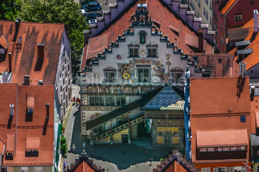 Luftbild Lindau (Bodensee) - Altstadtbereich und Innenstadtzentrum mit dem Gebäude Altes Rathaus in Lindau (Bodensee) im Bundesland Bayern, Deutschland